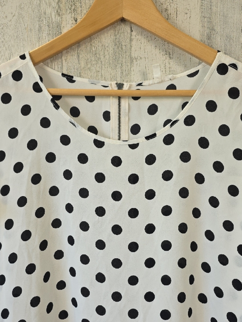 Maurices Creamy White Blouse Black Polka Dots Zipper Back Cuffed Sleeve Size XXL - Picture 2 of 7
